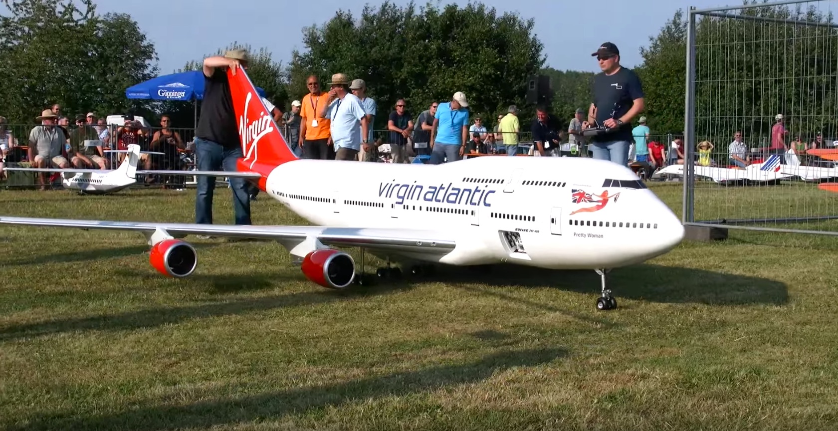 Watch The World S Largest Boeing 747 Rc Flying Model