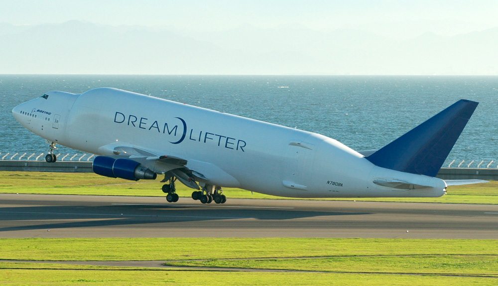 A 747 Dreamlifter takes off. Credit: Yamaguchi Yoshiaki
