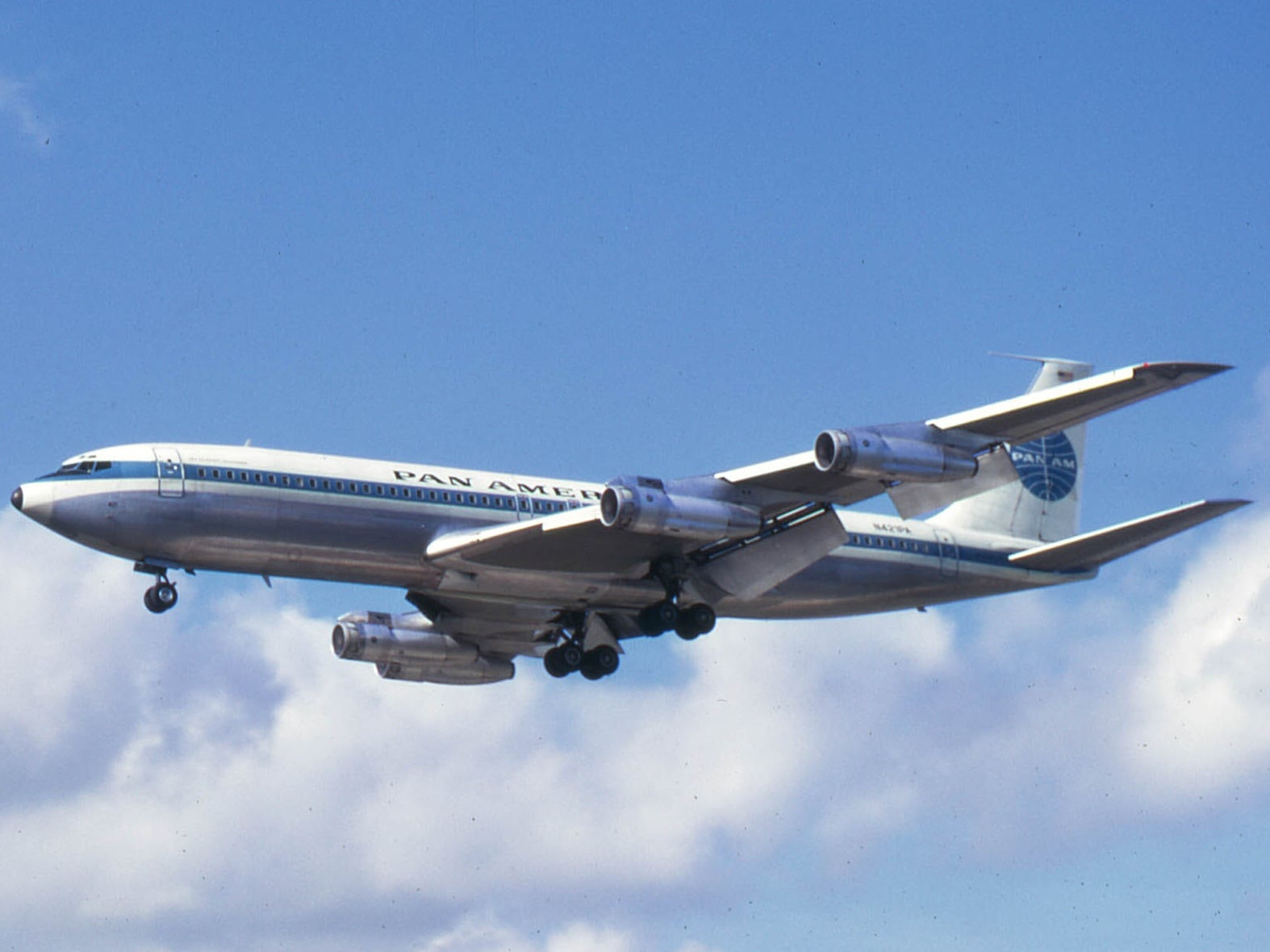 Pan Am 707 (Public Domain, Wikipedia)