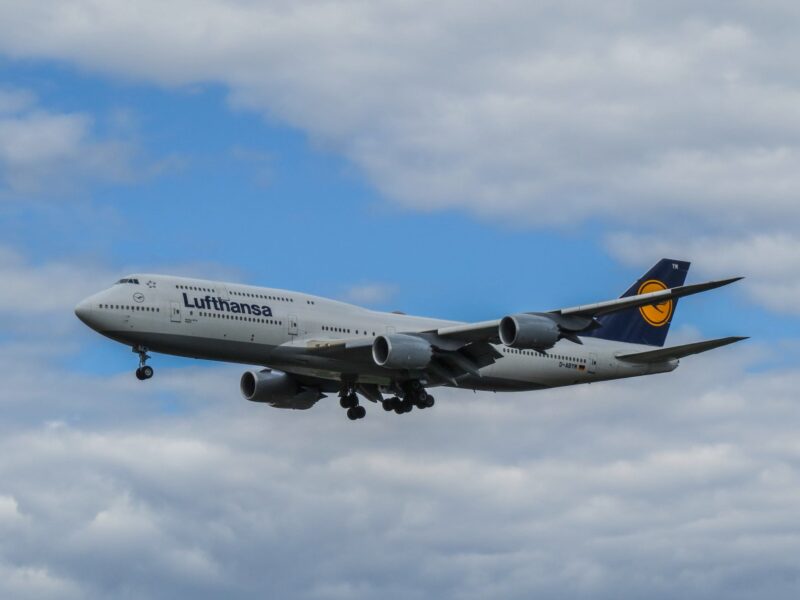 Lufthansa Makes The Queen Of The Skies Look Good!