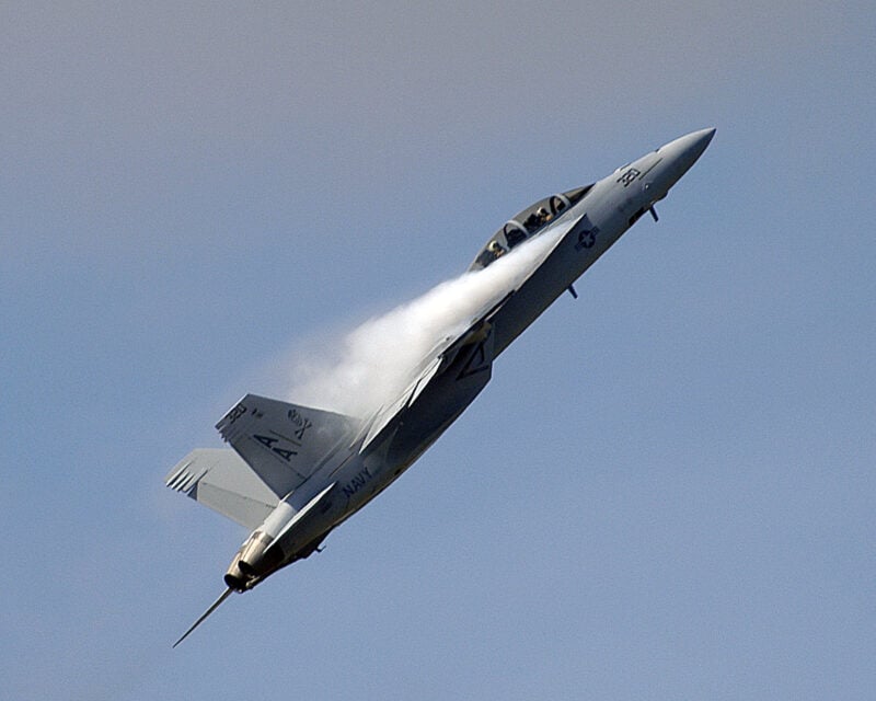 WATCH: F/A-18E Hornet Screams By In a High-Speed Pass