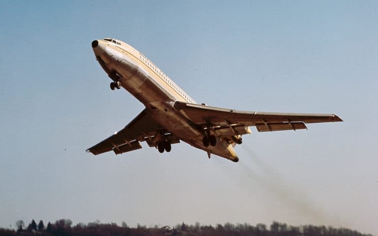 WATCH: Heroic World Airlines Pilots Flew Overloaded 727 on the Last Flight Out of Da Nang