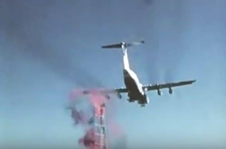 Watch a Giant C-5 Create Massive Wake Turbulence