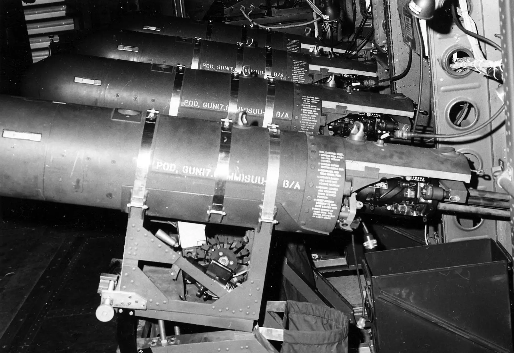 GUNSHIP Story of Spooky、Shadow、Stinger AC-119 Shadow and Stinger: Powerful Gunships That Made History