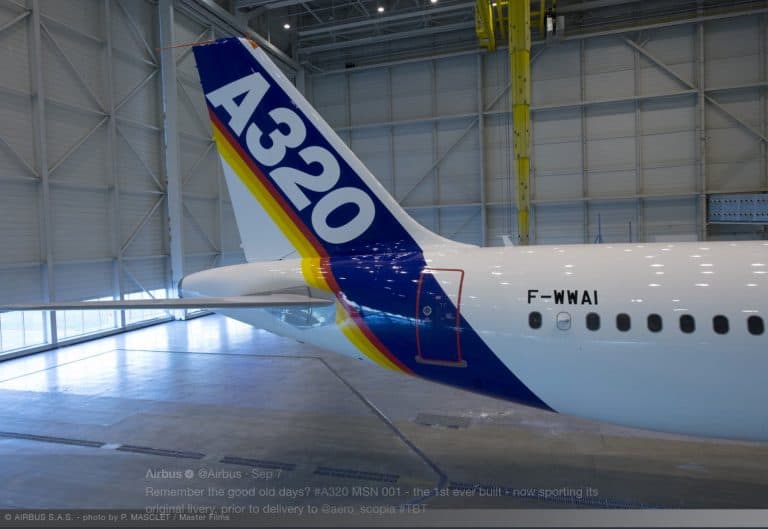 Airbus Paints First Airbus A320 In Fantastic Original 1980s Paint Scheme