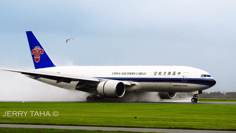 Rough Conditions Force Hairy Crosswind Landings, Caught on Tape At Amsterdam