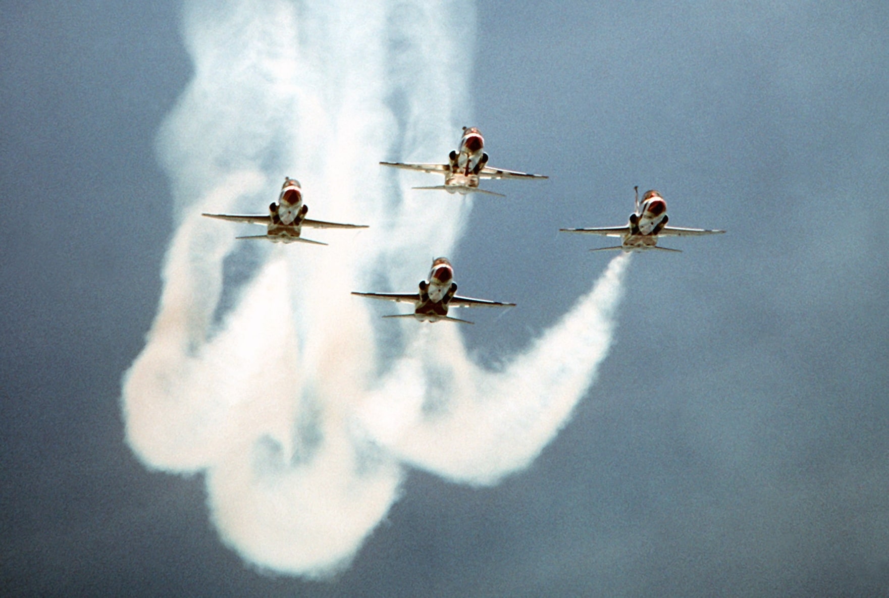 Thunderbirds perfoming a formation.