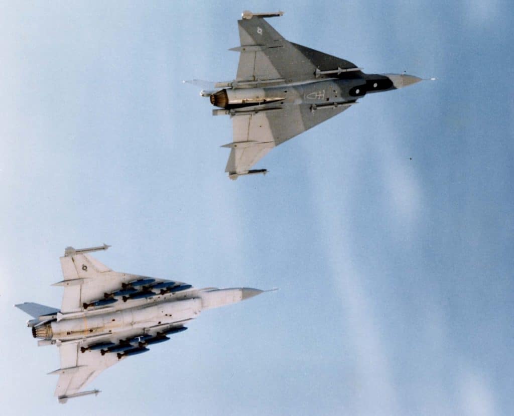 The F-16XL: This Advanced F-16 Variant Lost Out To The F-15E Strike ...