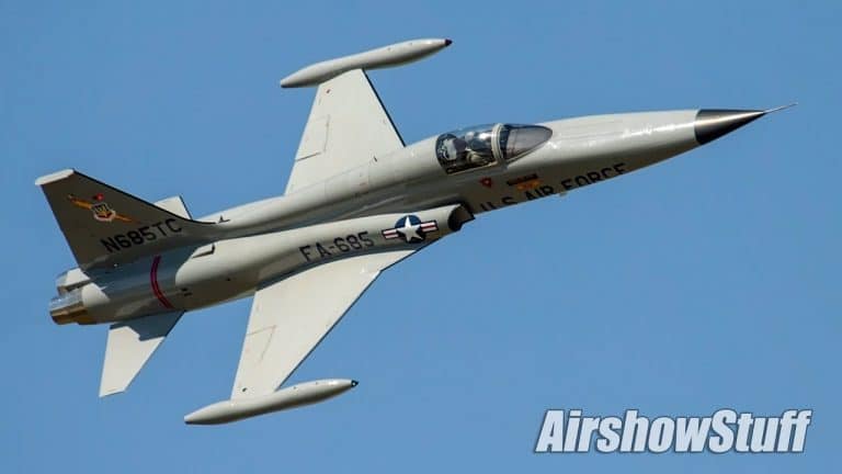 Watch: Jet Warbirds Beat Up the Field at EAA Airventure 2018
