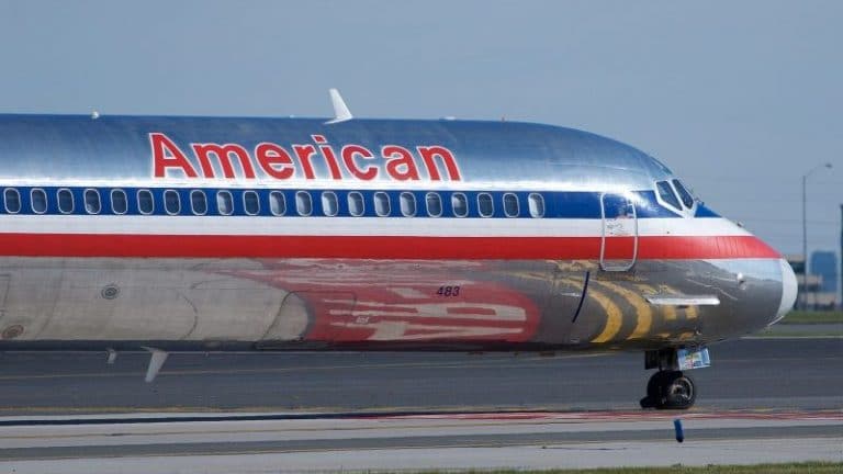 Relive The Glory Days of the American Airlines MD-80 MadDog With This Noisy Takeoff