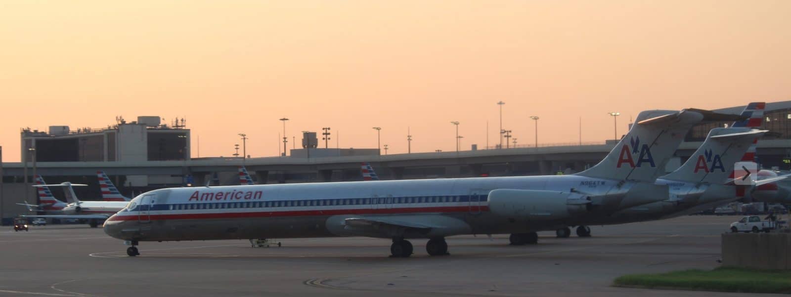 MD-80 on the tarmac.
