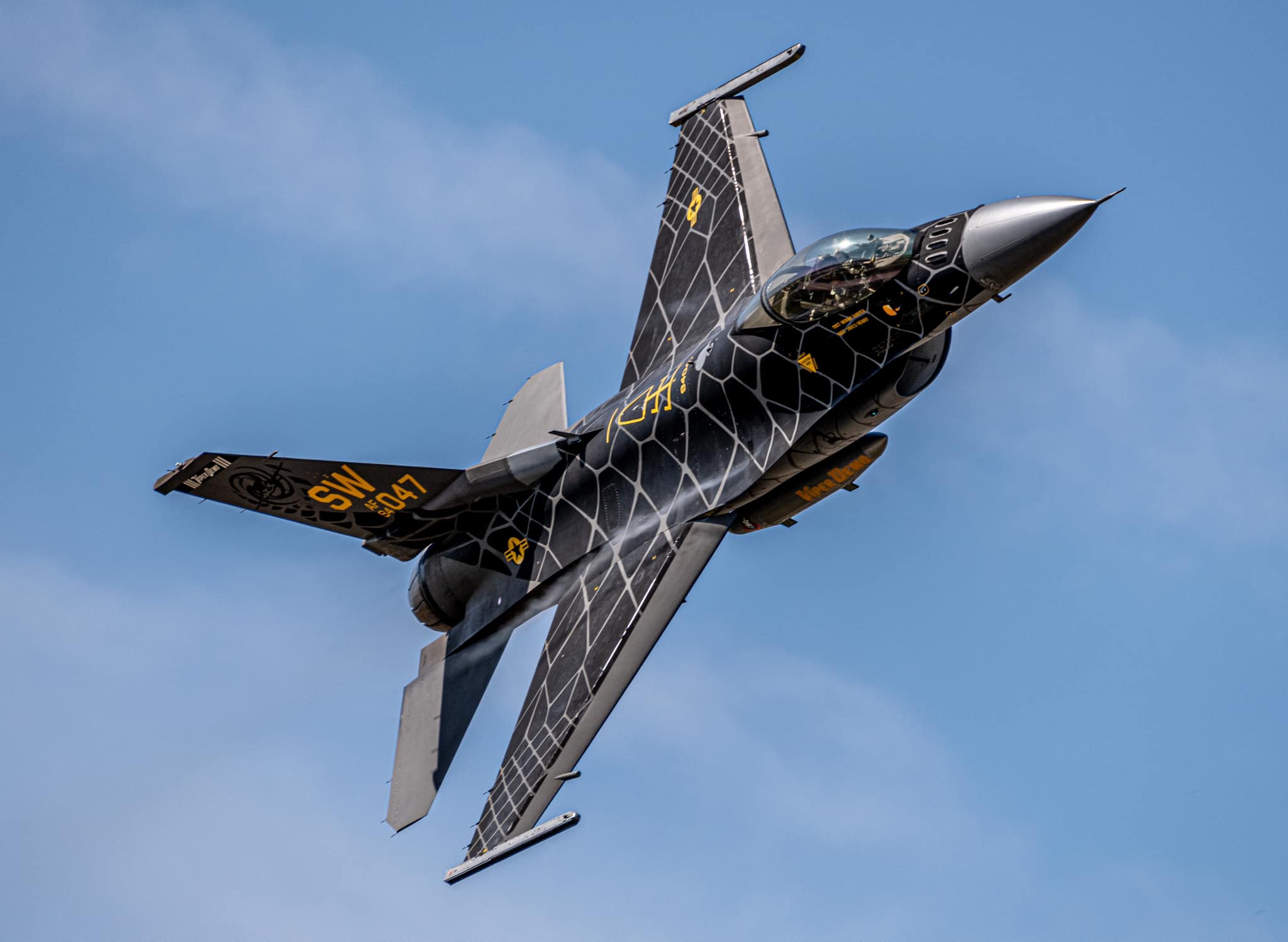WATCH F16 Demo Team Viper Performs in the Heartland