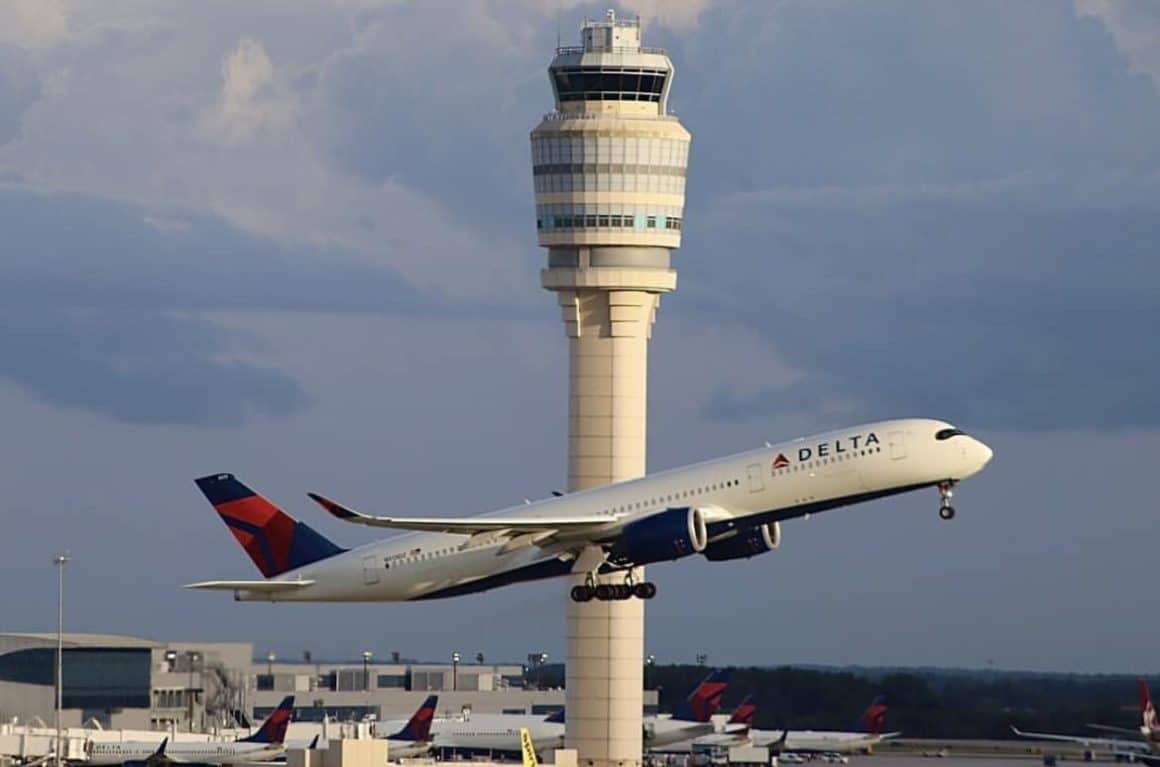 Delta jet takes off from Hartsfield-Jackson Atlanta International Airport (ATL) 