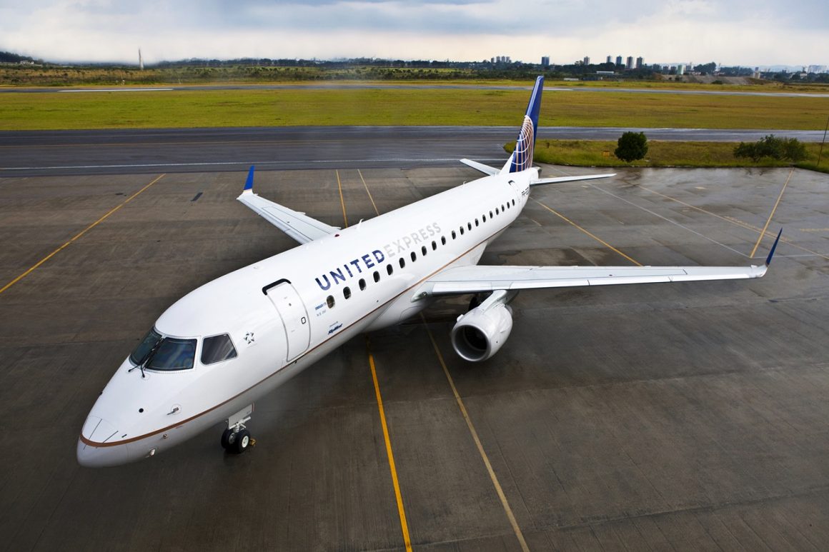 A United Express/Skywest Embraer 175 
