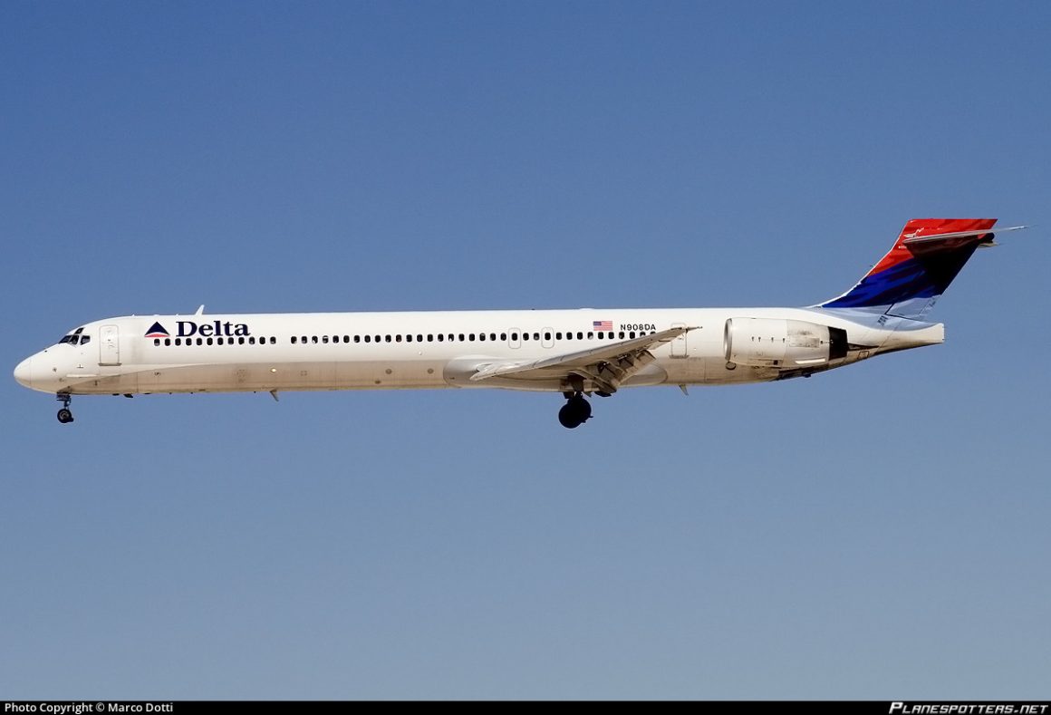 Delta Air Lines MD-90-30