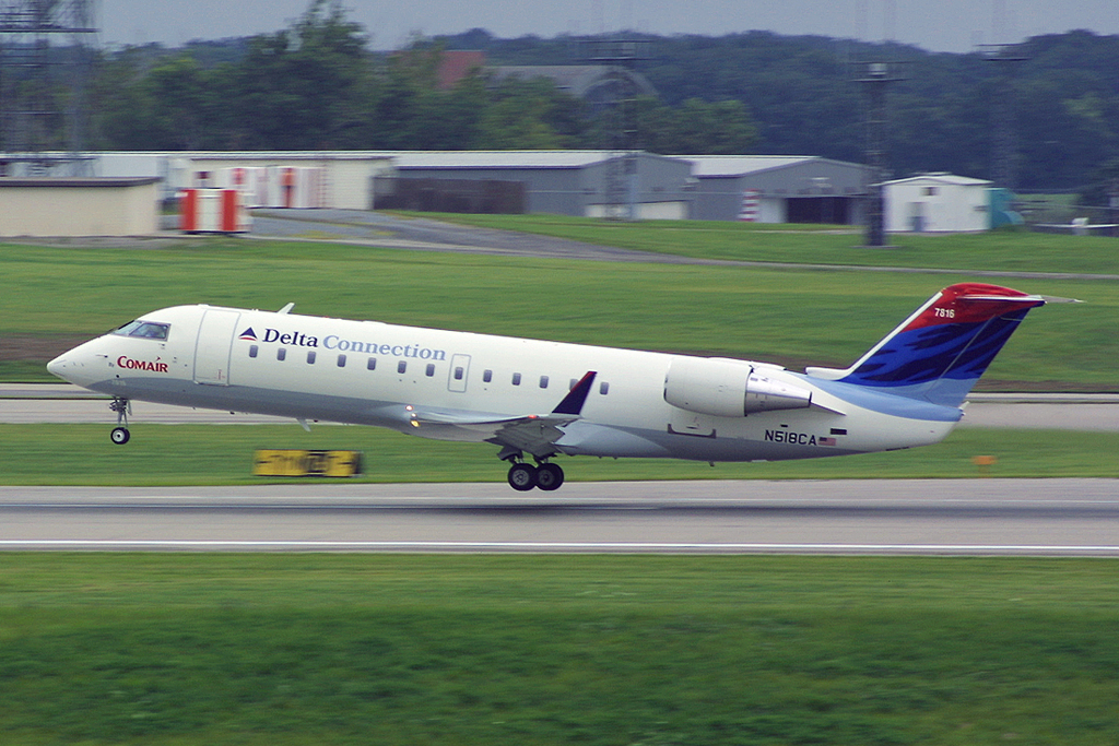 Delta Connection (Comair) CRJ-200