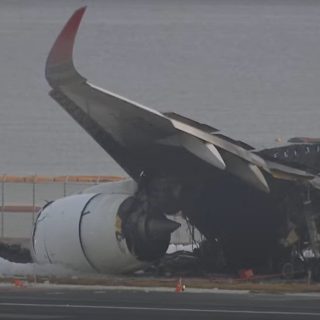 Remains of Japan Airlines Flight 516. Image: https://airportwebcams.net/tokyo-haneda-airport-webcam-2/