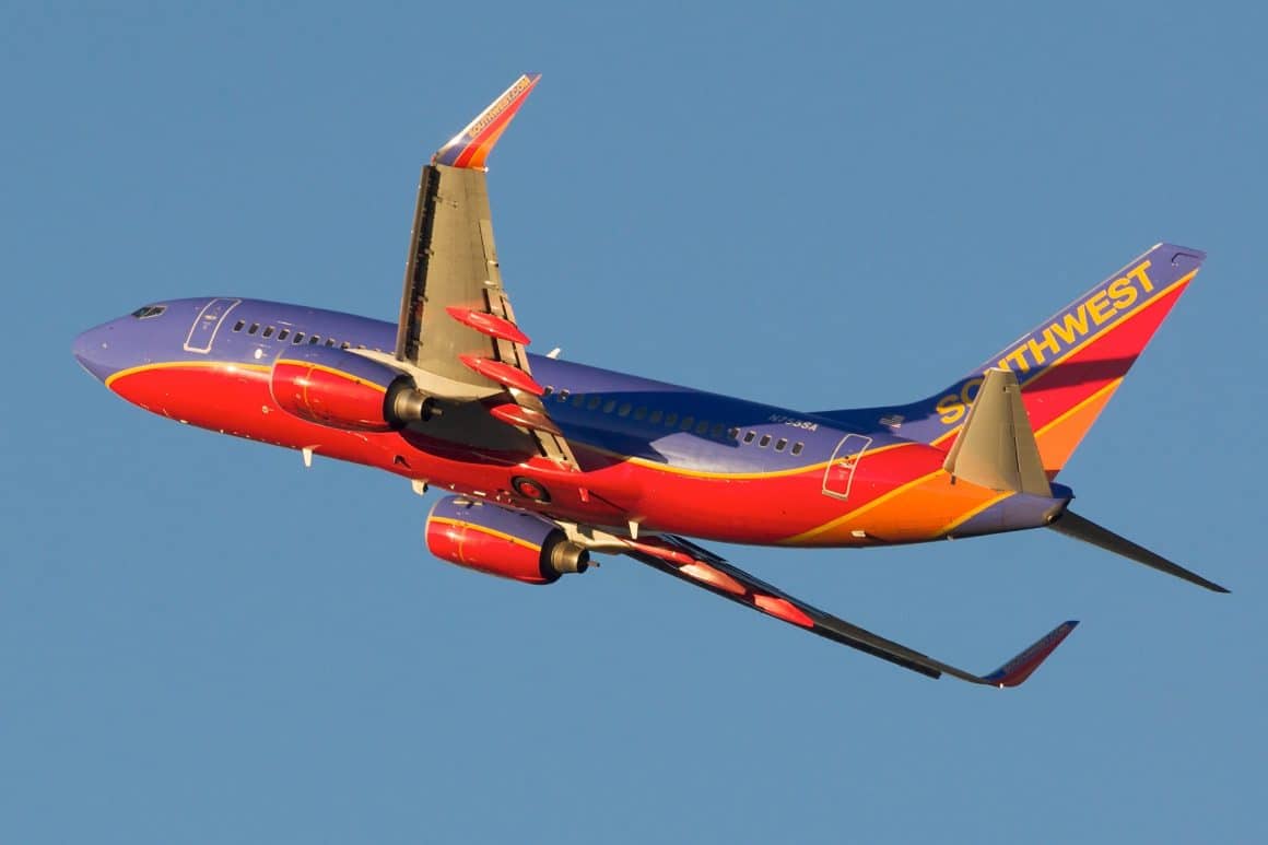 How Does A Pilot Remain Calm Under Pressure? 1 Southwest Airlines Boeing 737 700 N755SA 16697463218 BriYYZ