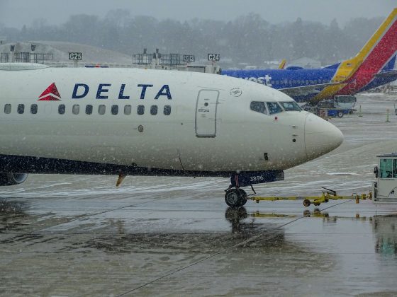 A Delta Boeing 737-900 and a Southwest Boeing 737-700 at General Mitchell International Airport (KMKE)