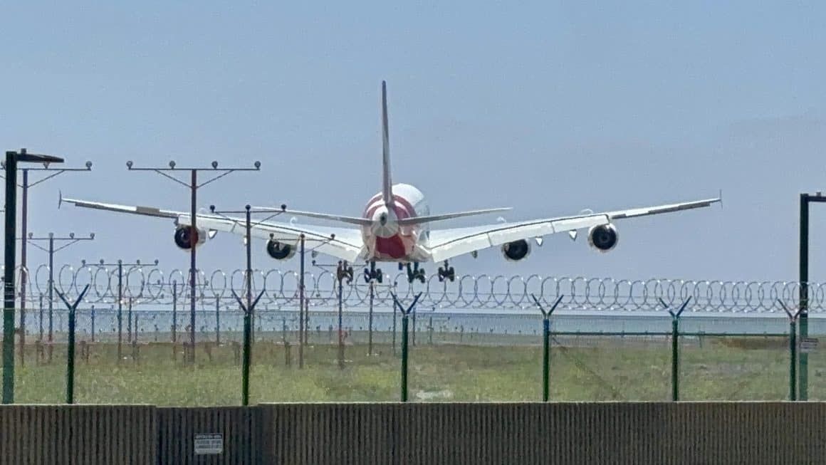 Qantas A380-800 from SYD lands at LAX