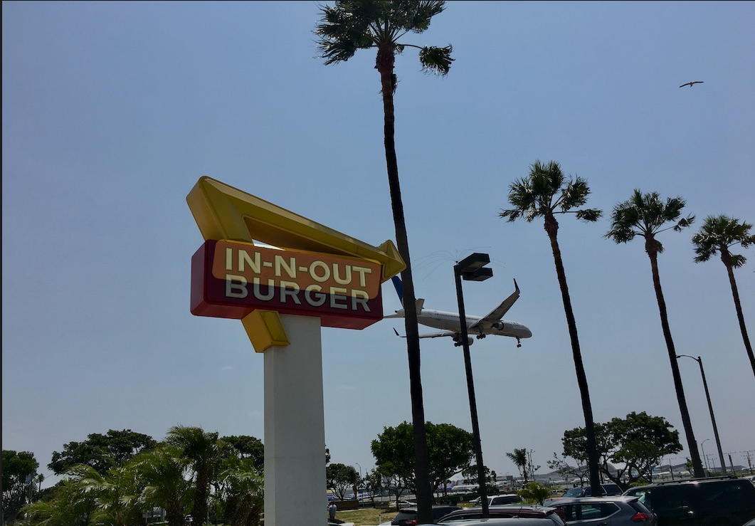 14 Awesome Places To Watch Planes Land 2 In-N-Out Burger located just a few hundred feet from the 24R approach at LAX.  Image: Avgeekery