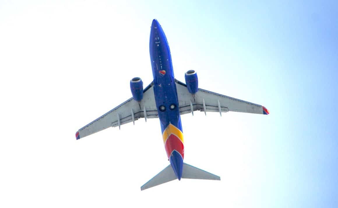 Airline Cadet Programs: Your Fast Track to the Flight Deck? 2 Southwest Airlines in flight. Image: Bill Abbott CC 2.0