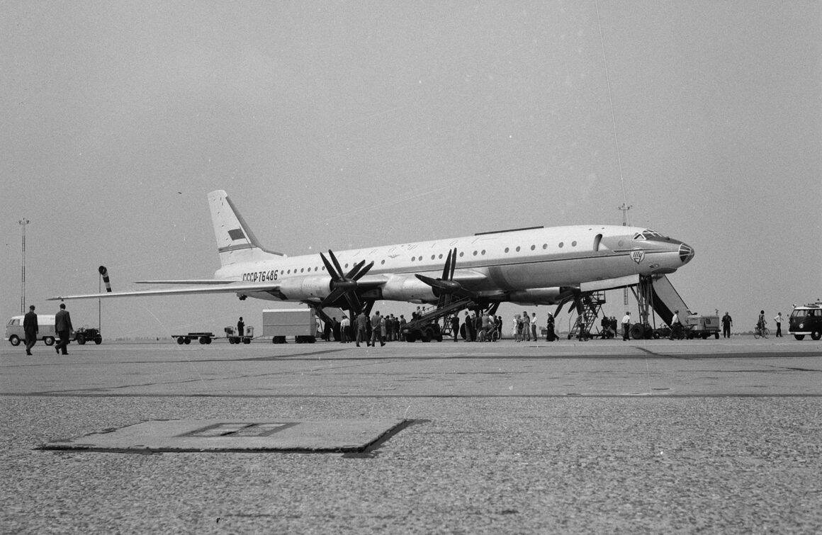Tupolev Tu-95: An Aging Warrior How Many Bears Are Still Flying? 23 Tu 114 001