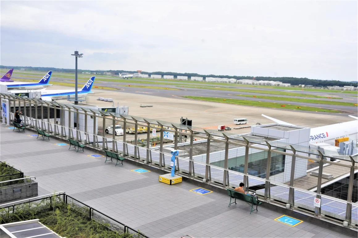 14 Awesome Places To Watch Planes Land 5 naritaobservation deck
