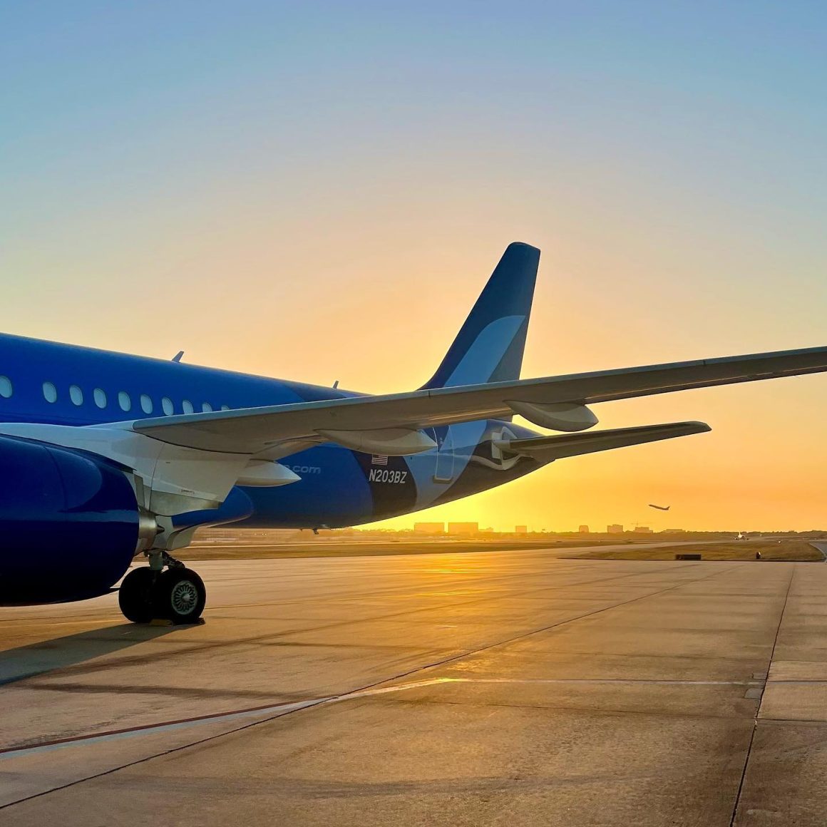 Breeze AIrways Airbus A220-300