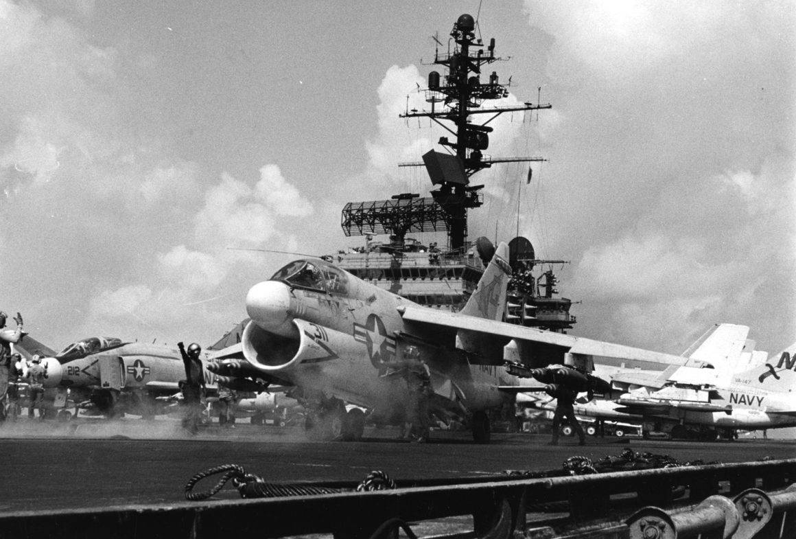LTV A-7 Corsair II: The US Navy's A-7 in Vietnam 13 A 7 VA 146 001