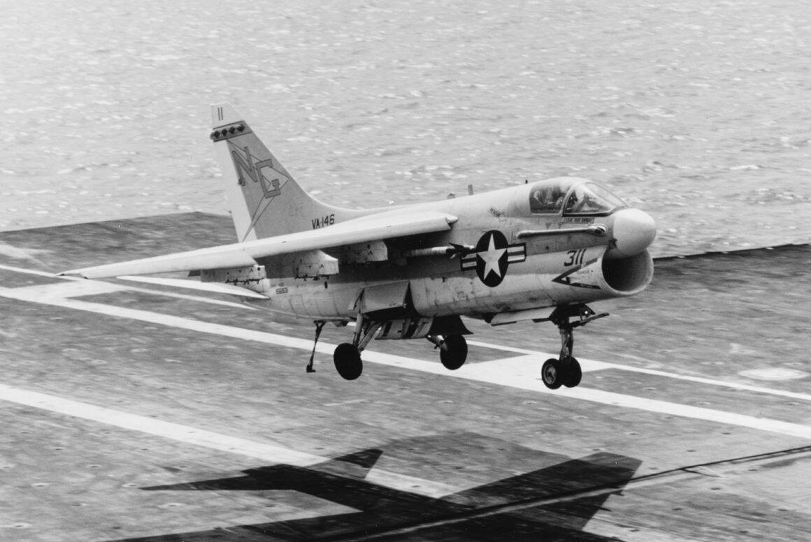 LTV A-7 Corsair II: The US Navy's A-7 in Vietnam 14 A 7 VA 146 002