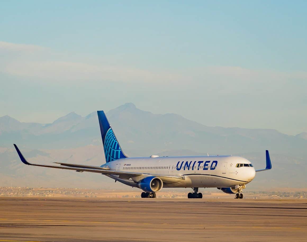 United Airlines Boeing 767-300