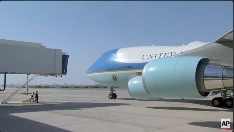 Air Force One Used A Jet Bridge In The UAE. Here’s Why That’s Very Rare