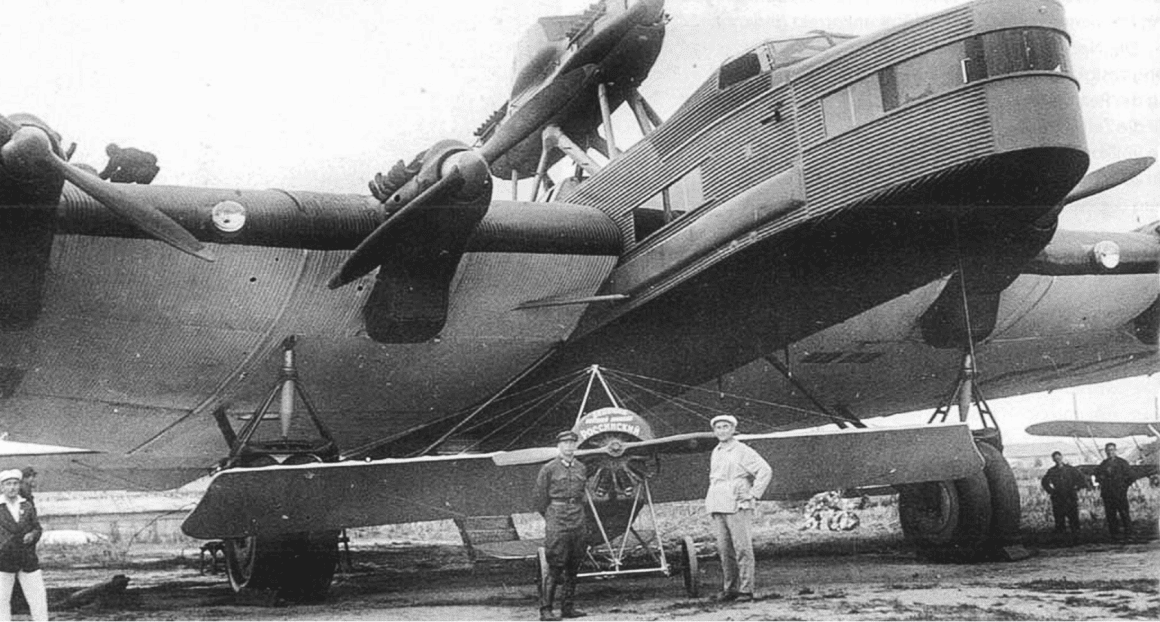 Image of ANT-20  shows its size relative to a smaller aircraft and several men. | Image: Public Domain