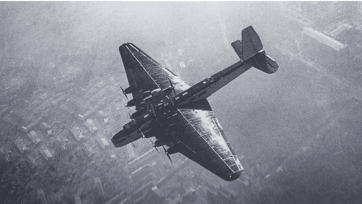 The Tupolev ANT-20 in flight with a view of its push-pull engine configuration. | Image: Public Domain