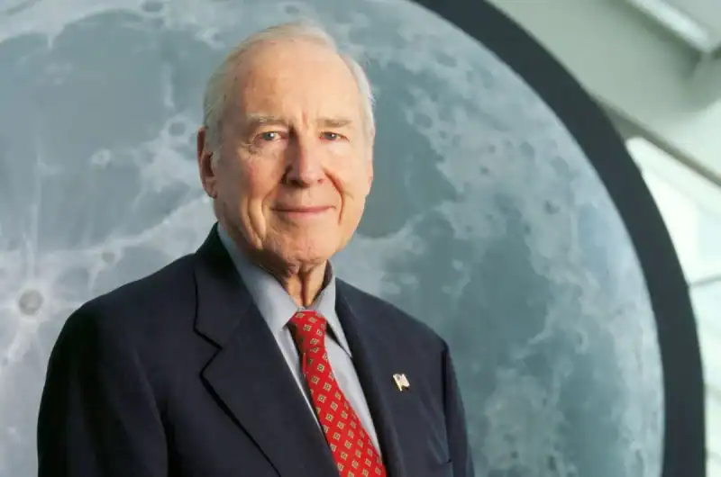 Famed Apollo Astronaut Jim Lovell has Passed Away