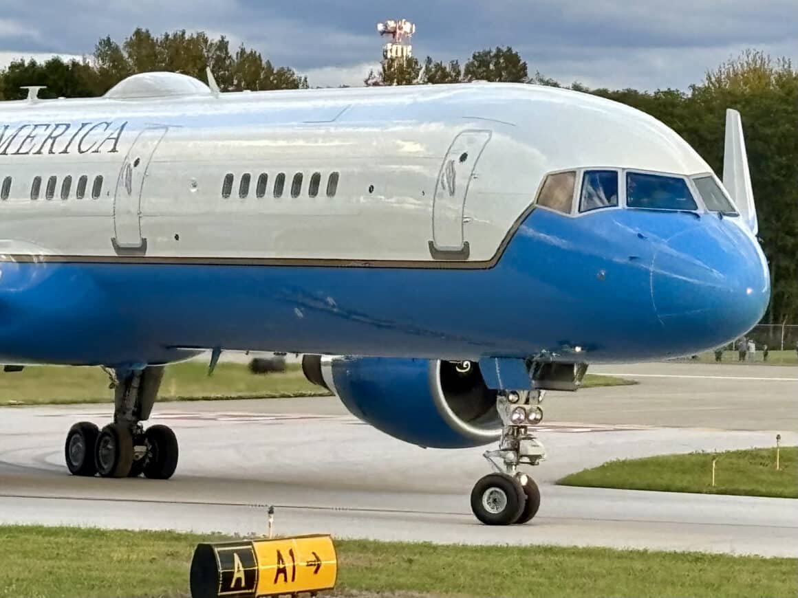 Pete Hegseth’s C-32A Makes Emergency Landing in England After Windshield Crack 8 Boeing C-32A taxiing