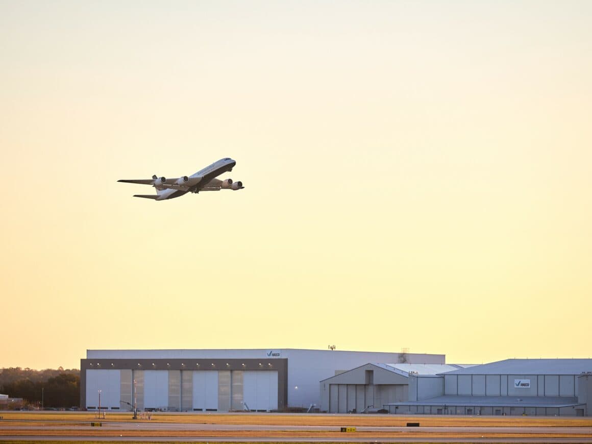 The Last DC-8: Samaritan's Purse Retires America's Final Flying DC-8 as New 767 Joins Fleet 8 The Samaritan's Purse DC-8 (reg. N782SP) departs GSO