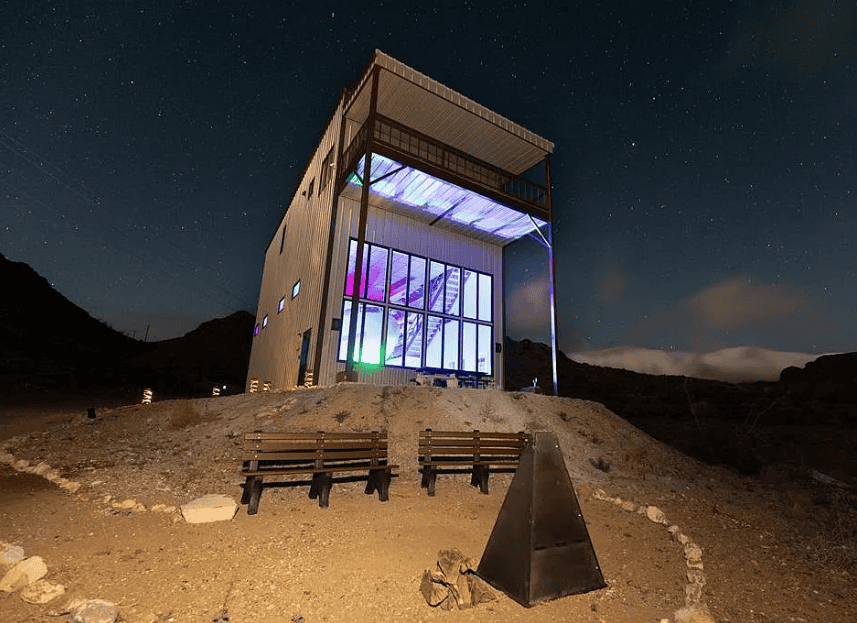 Inside the Stunning Boeing 727 Home in Texas: An AvGeek’s $2.1 Million Desert Dream 13 Exterior view of the Boeing 727 home in Texas