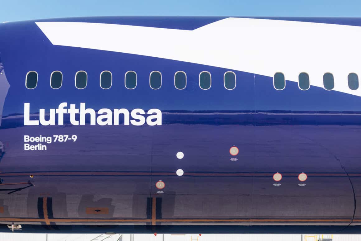 Lufthansa's 100th anniversary livery on D-ABPU, a Boeing 787