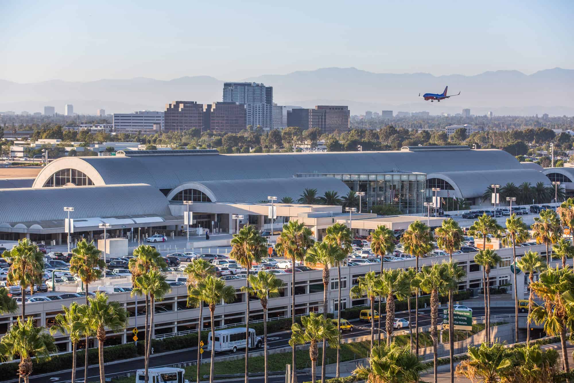 John Wayne Airport \, image size:2000x1334