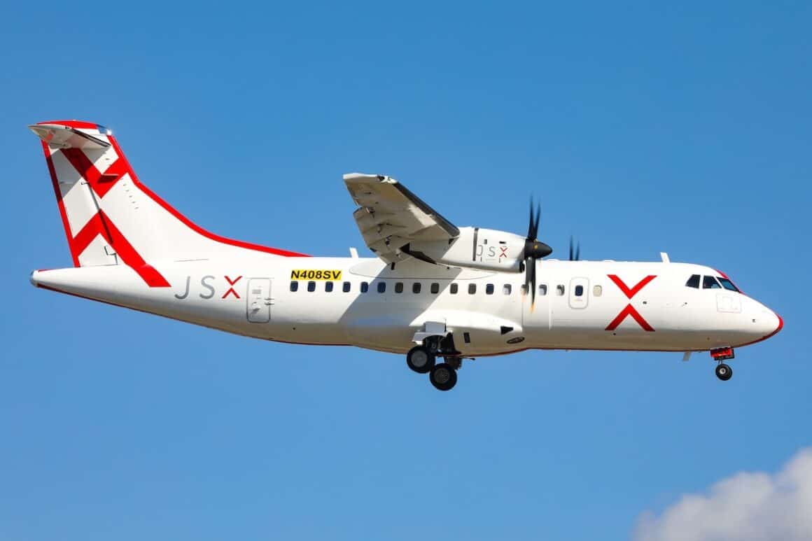 JSX ATR 42 on approach