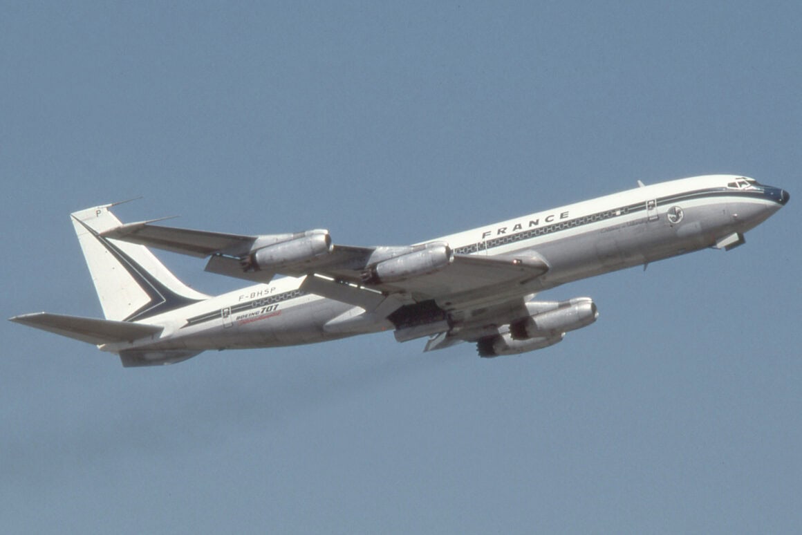 Air France Boeing 707-320 in flight