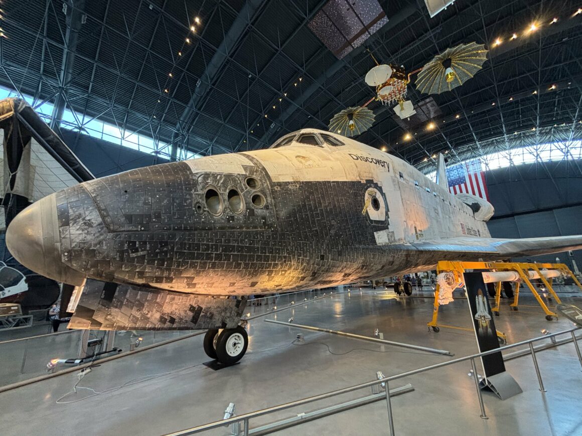 Space Shuttle Discovery at the Steven F. Udvar-Hazy Center 