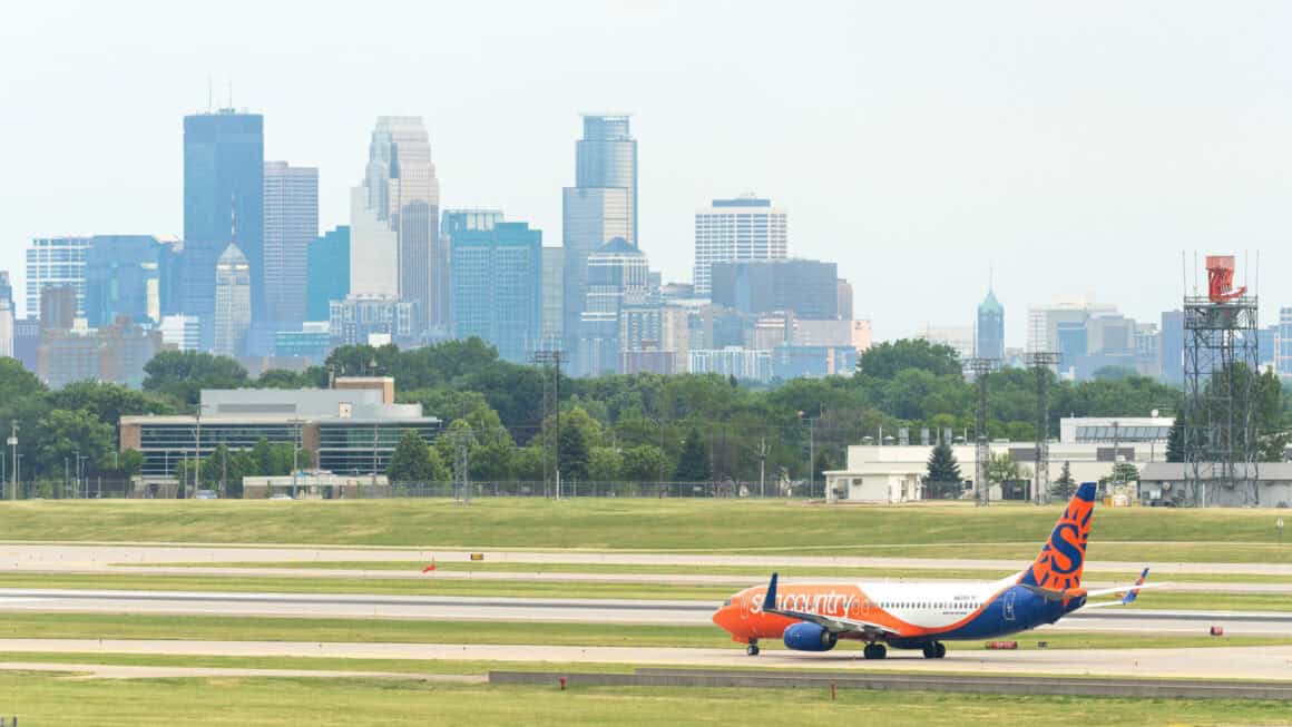 A Sun Country Boeing 737-800 taxis at MSP 