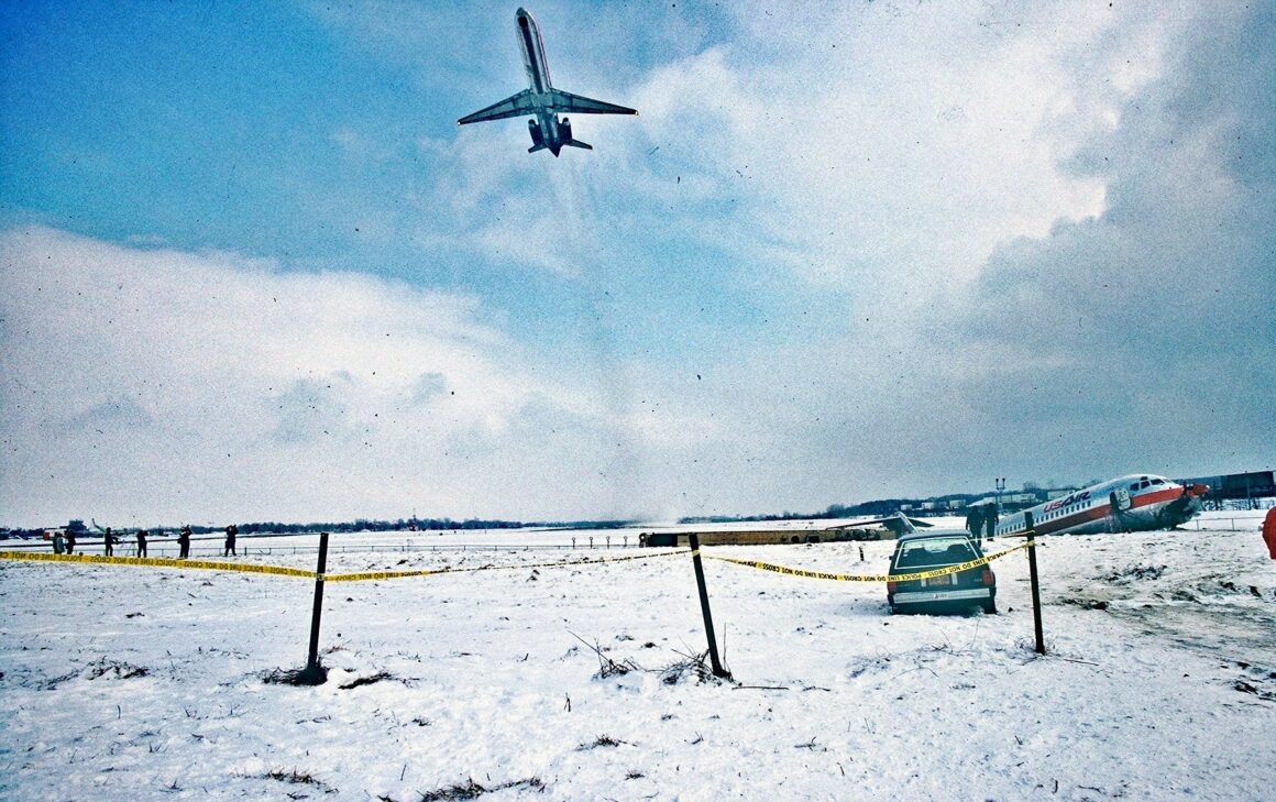 A USAir DC-9 flies over the USAir Flight 499 crash site as it departs Erie International Airport (ERI) on 22 February 1986.