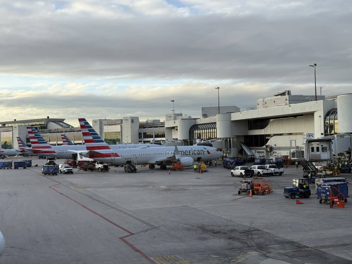 Bullet Holes Found on American Airlines 737 After Medellín–Miami Flight