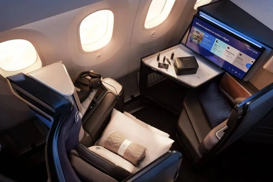 United Boeing 787-9 Elevated Polaris Studio with amenities