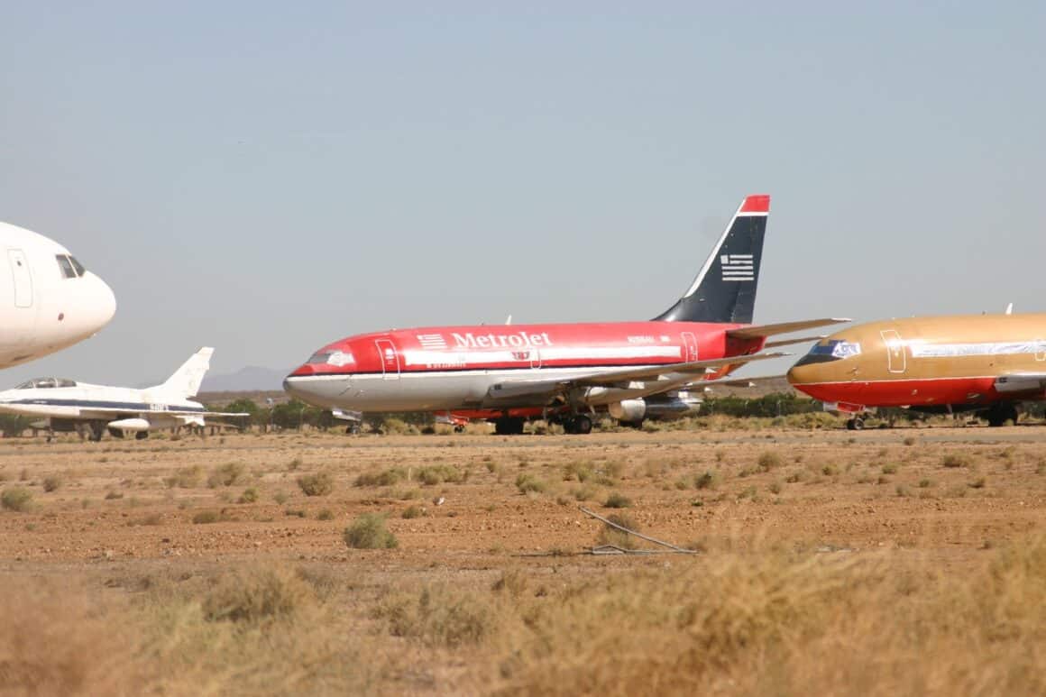 A MetroJet Boeing 737-200 parked in the desert in 2004
