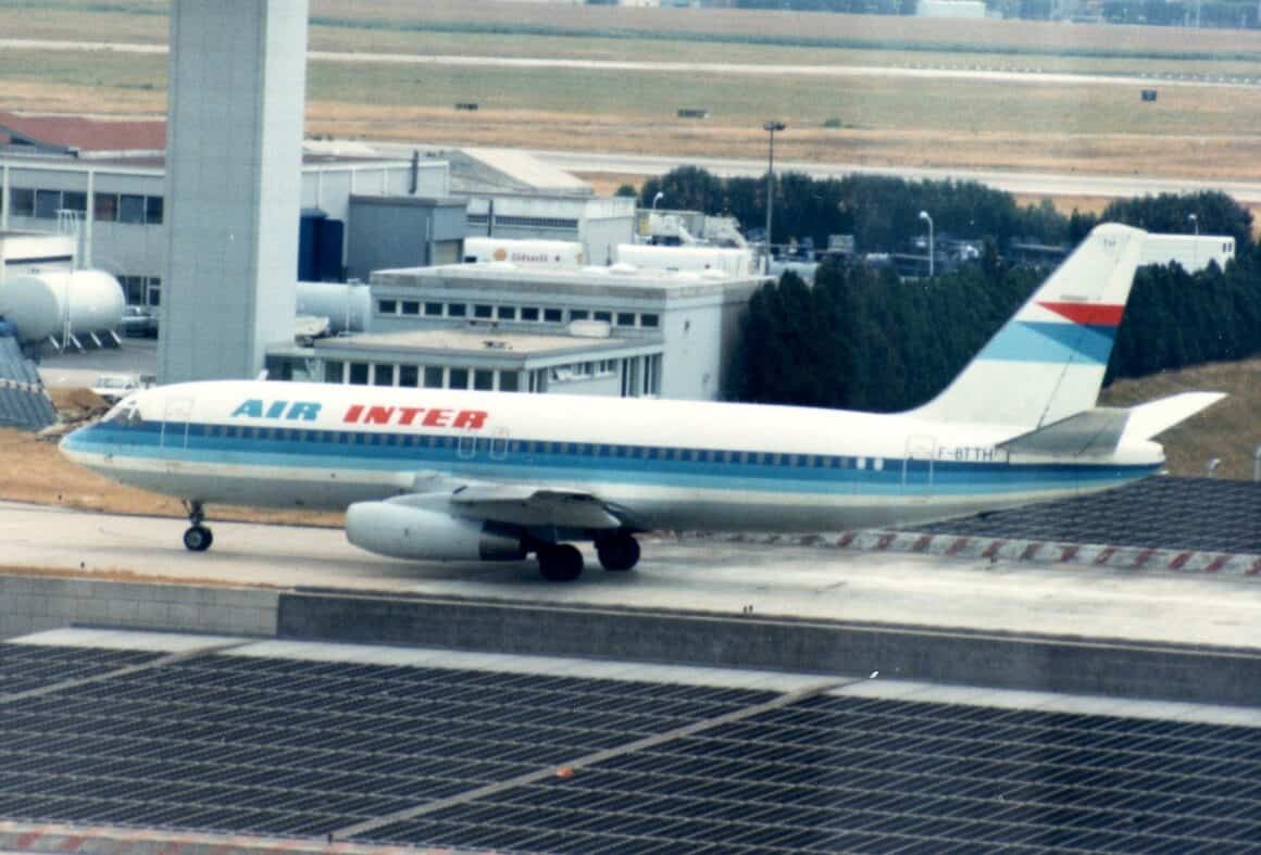 Dassault Mercure taxiing at Paris Orly